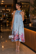 Robe midi fleurie bleu ciel – Style chic et raffiné 🌸💙 100% soie